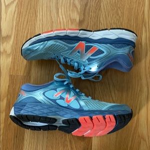 New Balance 860v6 size 9.5 wide running shoes.